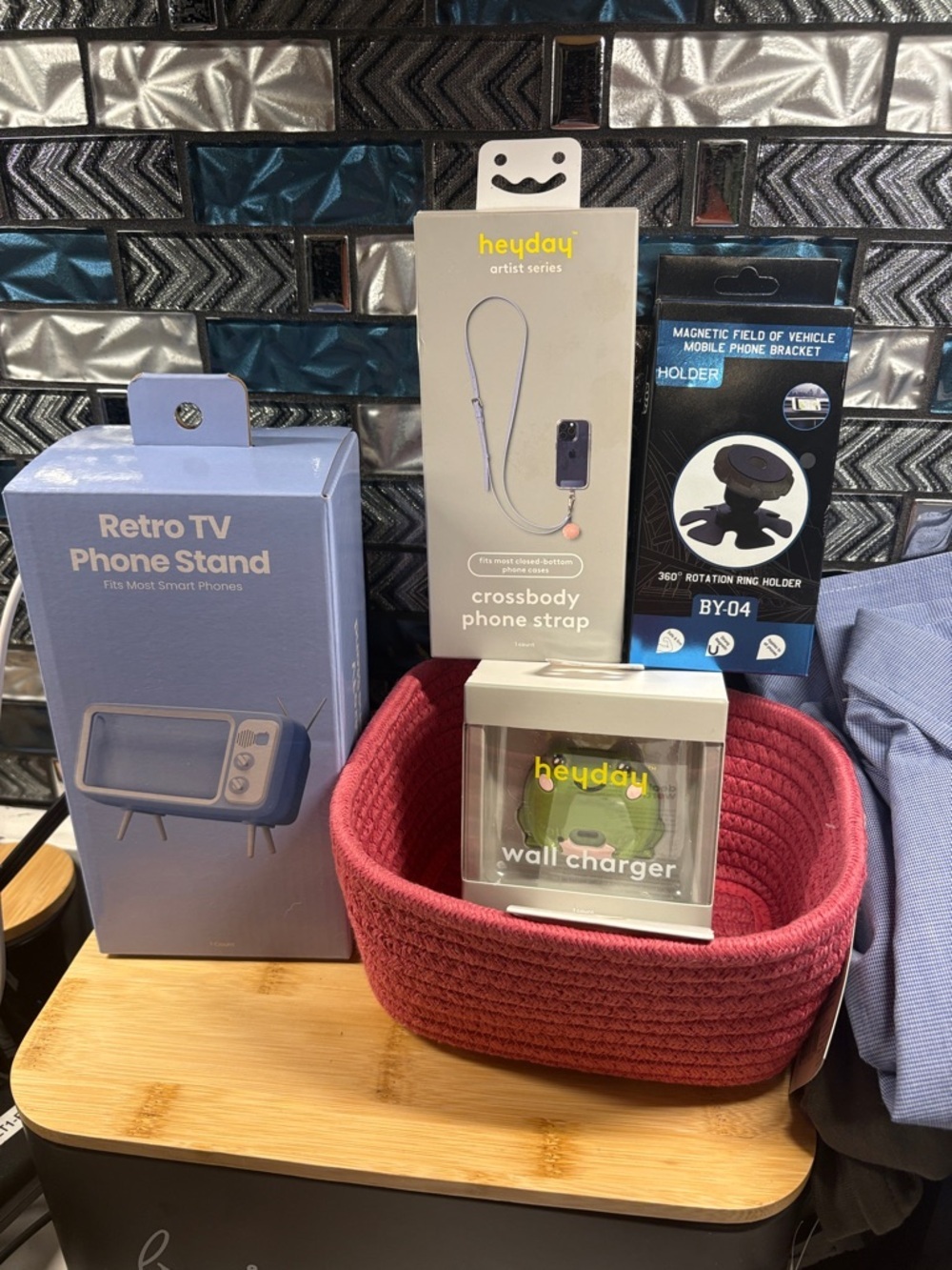 heyday Wall Charger in Green with Pink Display Basket. All pictured included